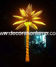 palmera artificial con luces